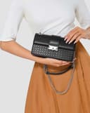 Túi xách nhỏ phối hiệu ứng giả đan lát