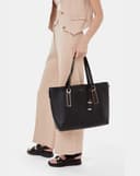 Túi Xách Lớn Tote Lớn Gắn Charm Trang Trí