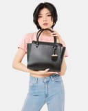 Túi Xách Lớn Tay Cầm Phối Charm Trang Trí
