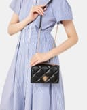 Túi Xách Nhỏ Dập Nổi Phối Khoá Bấm Jn