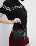 Túi Xách Nhỏ Dạng Hộp Trang Trí Charm Nơ