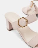 Giày Sandal Gót Vuông Quai Ngang Phối Khóa Trang Trí