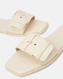 Dép quai ngang mũi vuông