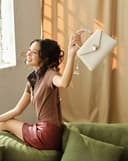 Túi Xách Nhỏ Tay Cầm Xoắn Phối Charm Trang Trí