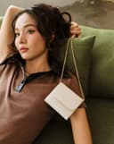 Ví Ngắn Nắp Gập Có Dây Đeo