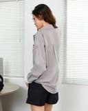 Áo sơ mi sọc phối patch thêu chữ 