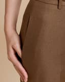 Quần tây dáng loe form mid-wide