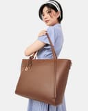 Túi Xách Lớn Tote Phối Charm Trang Trí