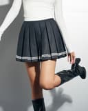 Chân váy mini xếp li phối ren