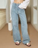 Quần jeans ống đứng phối túi trước