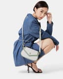 Túi Xách Nhỏ Crossbody Trang Trí Logo Cách Điệu