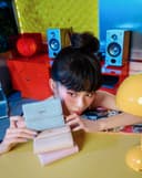 Ví Ngắn Cầm Tay Đính Logo Chữ Ký Kim Loại