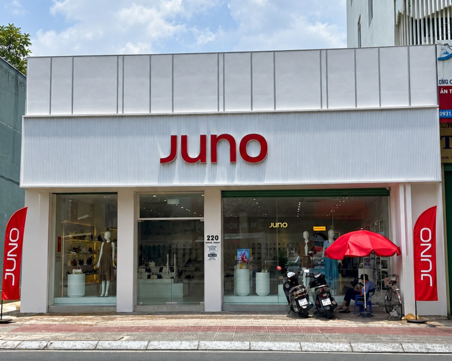 JUNO Showroom 1