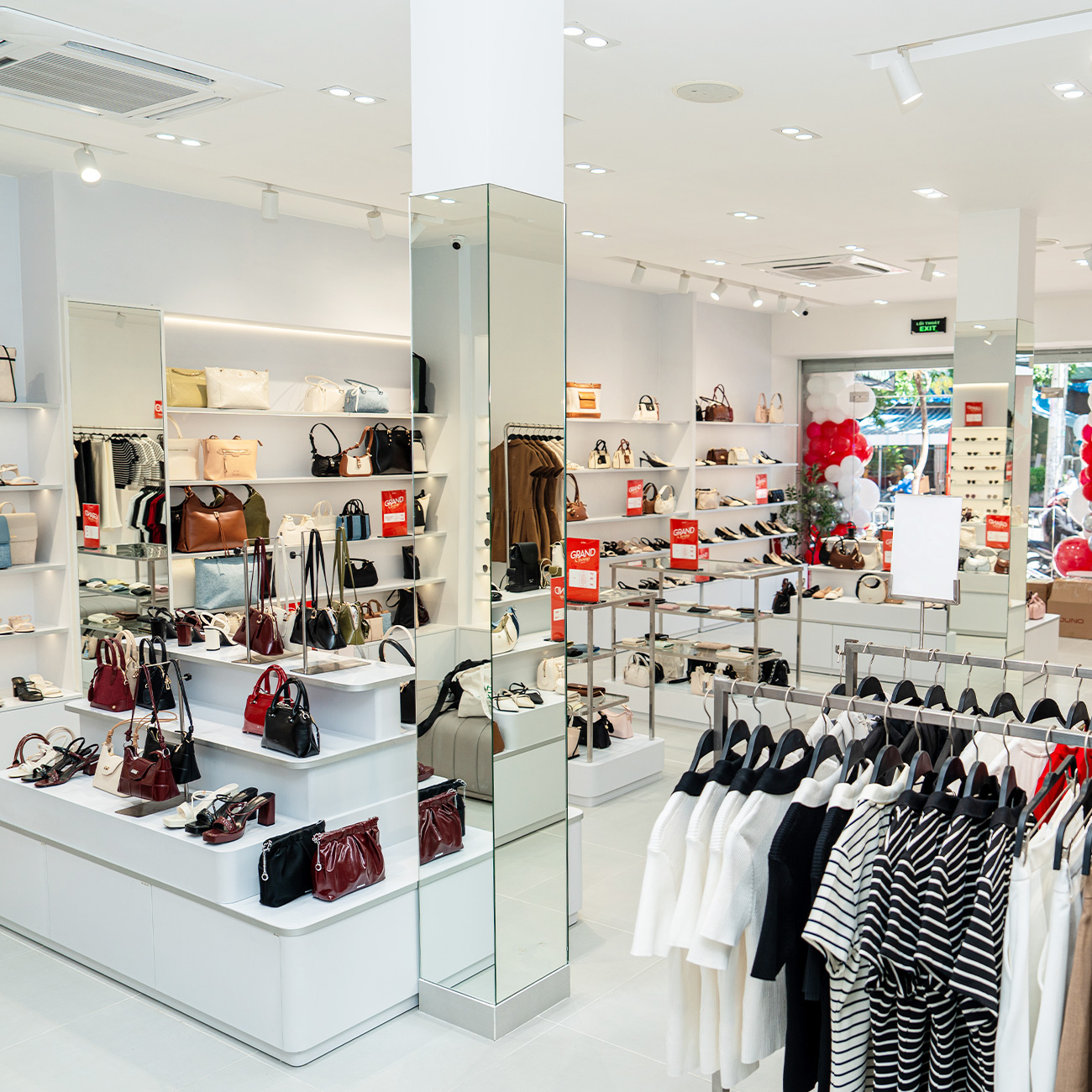 JUNO Showroom 2